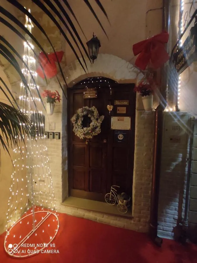 B&B La Maison Del Borgo Antico Bari 0*,  Italie