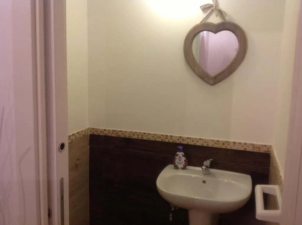B&B La Maison Del Borgo Antico Bari 0*,